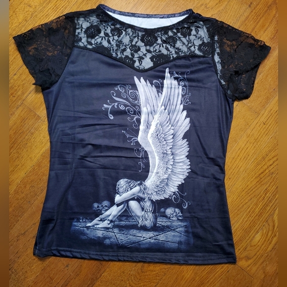 Angel 😇 Tshirt with lace sleeves in black - Picture 1 of 8